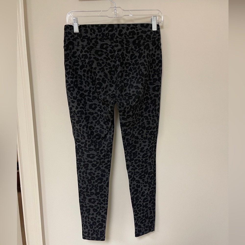 LOFT: Seamed Ponte Gray Leopard Leggings, Size S PETITE - Picture 2 of 8